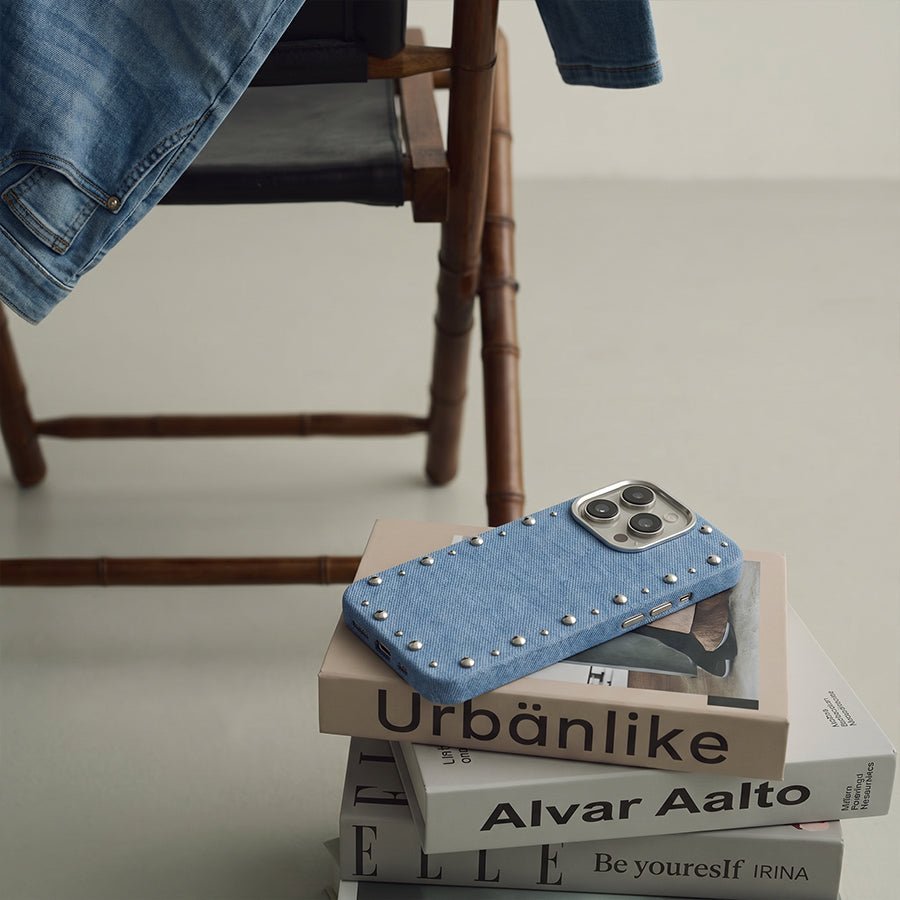 Carcasa Denim MagBattery para iPhone 15 Pro — vista en ángulo estilo casual
